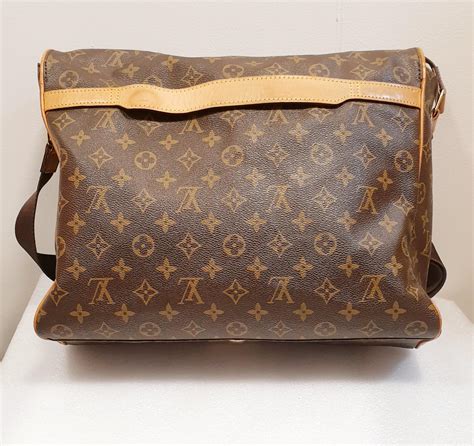 lv abbesses messenger bag